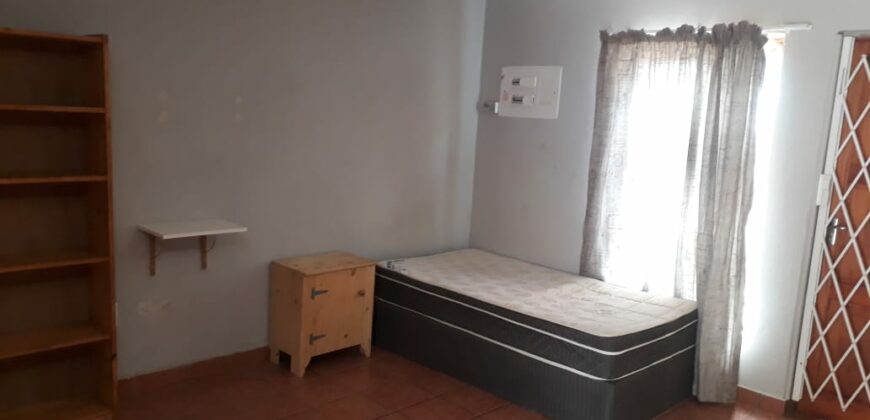 Spacious bachelor to RENT at Oxford